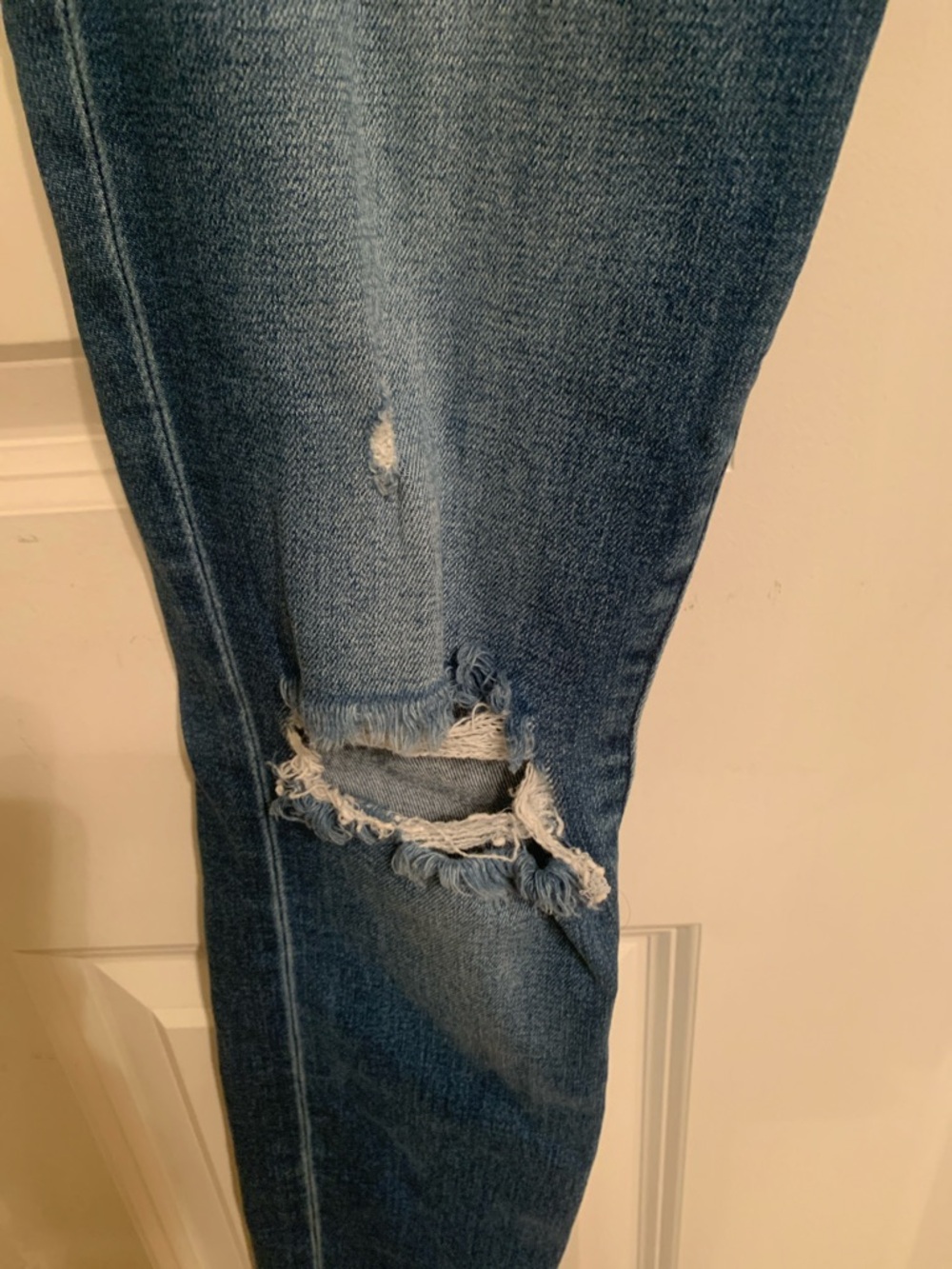 Abercrombie & Fitch Medium Blue Distressed Skinny Jeans Mid Rise 26/2R Ripped - Picture 5 of 9